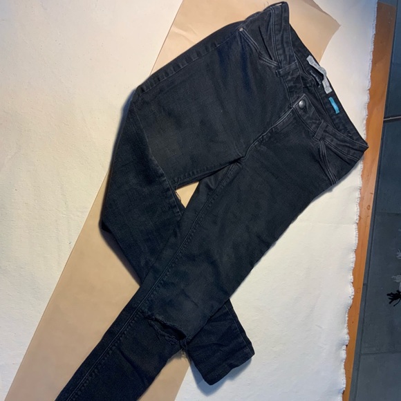 Zara Black Denim Ripped at Knees - Picture 2 of 5